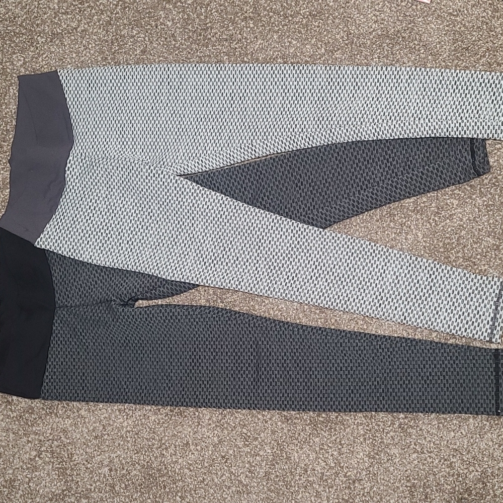 Set of two scrunch butt leggings